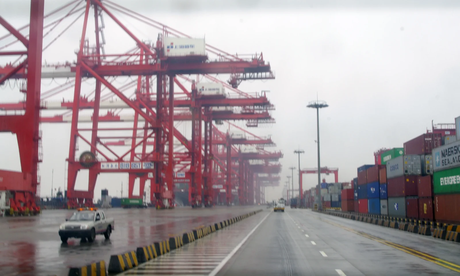 China Golden Week 2026 shipping at Yangshan Intermodal Container Port in Shanghai ahead of October holiday disruptions