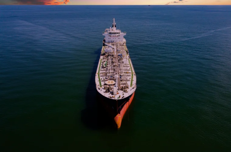 Off-Hire in Shipping: Meaning, NYPE Clauses, Examples and Calculation
