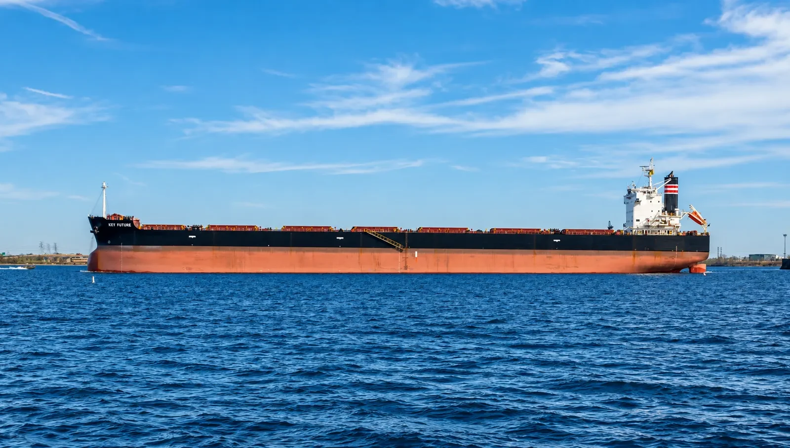 Panamax vs Kamsarmax bulk carrier comparison