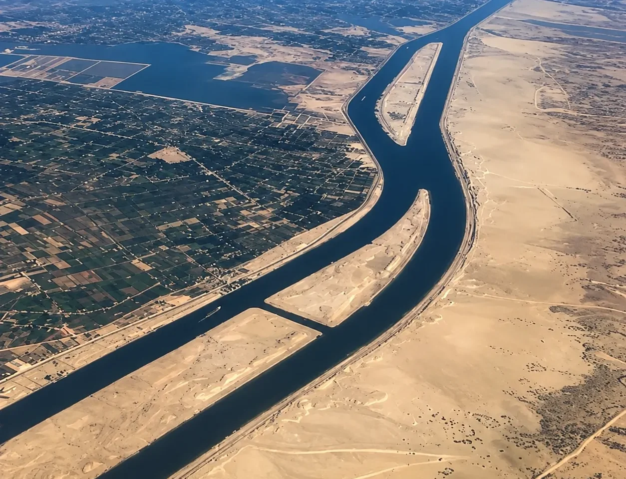 Container shipping 2027 outlook with vessels transiting the Suez Canal as global fleet capacity increases